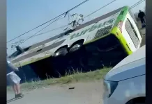 Bus De Pasajeros Volco En La Ruta 5 Sur Frente A Viluco En La Comuna De Teno