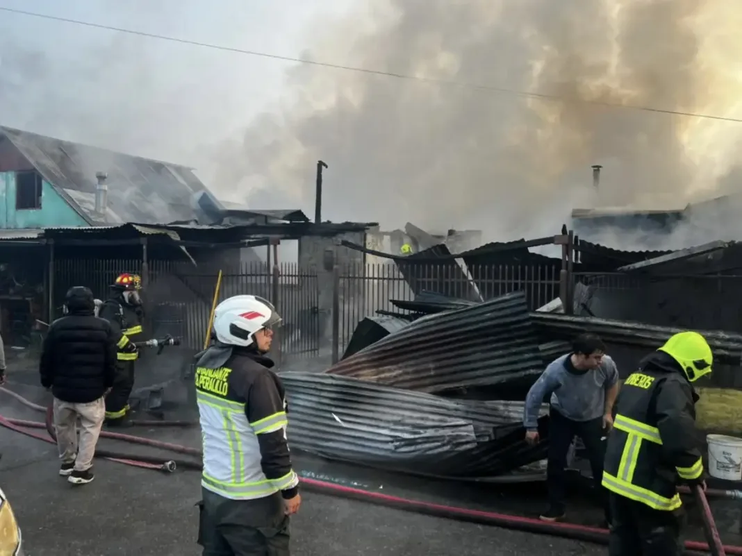 Incendio Afecto Tres Viviendas Y Dejo Cerca De 12 Damnificados En Poblacion San Francisco De Peralillo