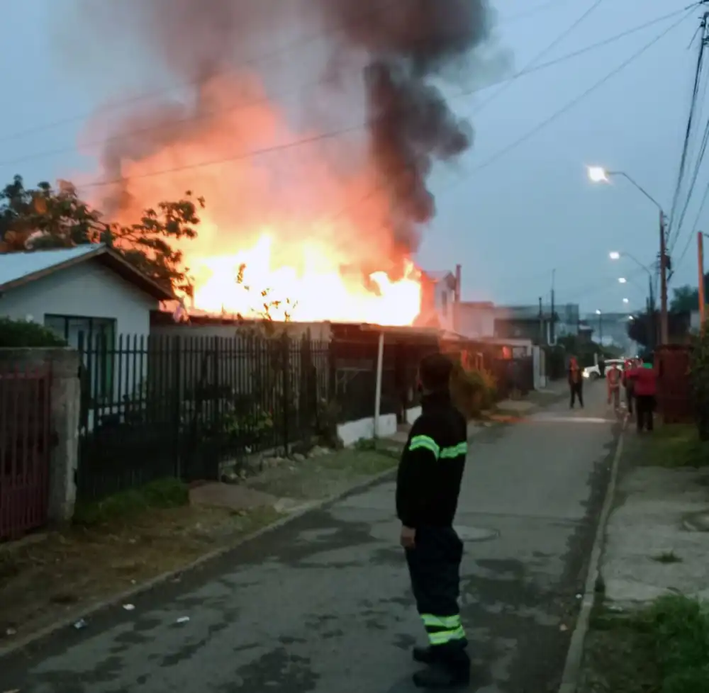 Incendio Destruye Vivienda Y Deja Adultos Mayores Damnificados En Lontue