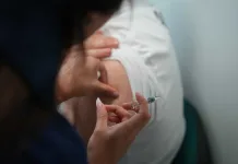 Servicio de Salud Maule llama a vacunarse y reforzar medidas preventivas ante aumento de casos de influenza vacuna