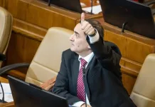 Diputado Javier Muñoz vota a favor de nueva ley municipal y alerta por brechas territoriales en materia de seguridad Diputado Javier Muñoz - Votacion