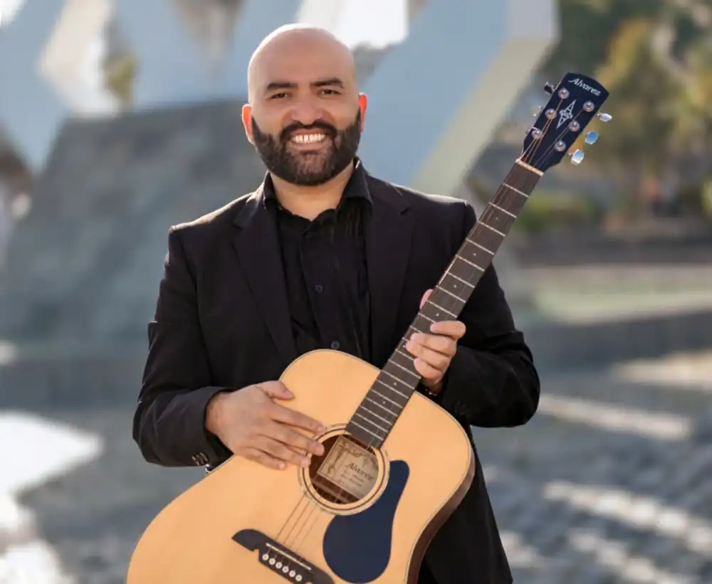 Félix Quiñones Ramírez - cantautor chileno nacido en comuna de Sagrada Familia - Region del Maule