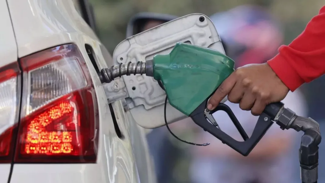 Anuncian Nueva Baja De Aproximadamente 100 Por Litro En El Precio De Los Combustibles