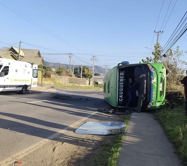 Bus Intercomunal Volco En Pelluhue Y Dejo Una Persona Lesionada