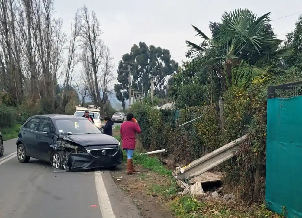 Choque Contra Poste Dejo Sin Energia A Vecinos De Zapallar Y Villa Julian Lozano En Curico