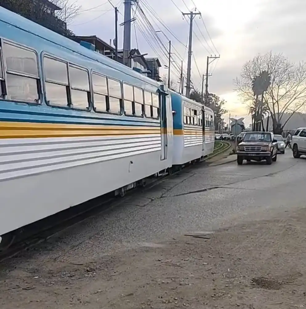 Colision Entre Buscarril Talca Constitucion Y Una Camioneta Provoco Interrupciones De Transito En Constitucion
