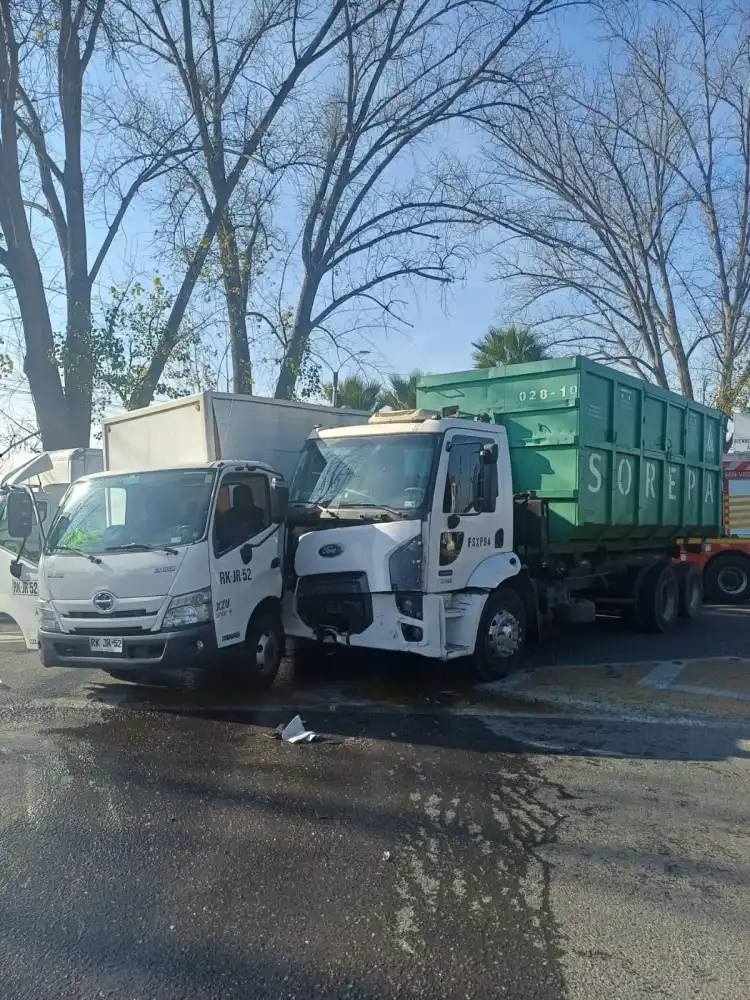 Colision Entre Dos Camiones Deja Una Persona Lesionada En San Vicente