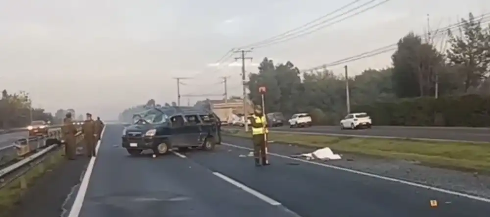 Dos Fallecidos Y Seis Heridos Graves Deja Volcamiento De Furgon Con Trabajadores En San Rafael