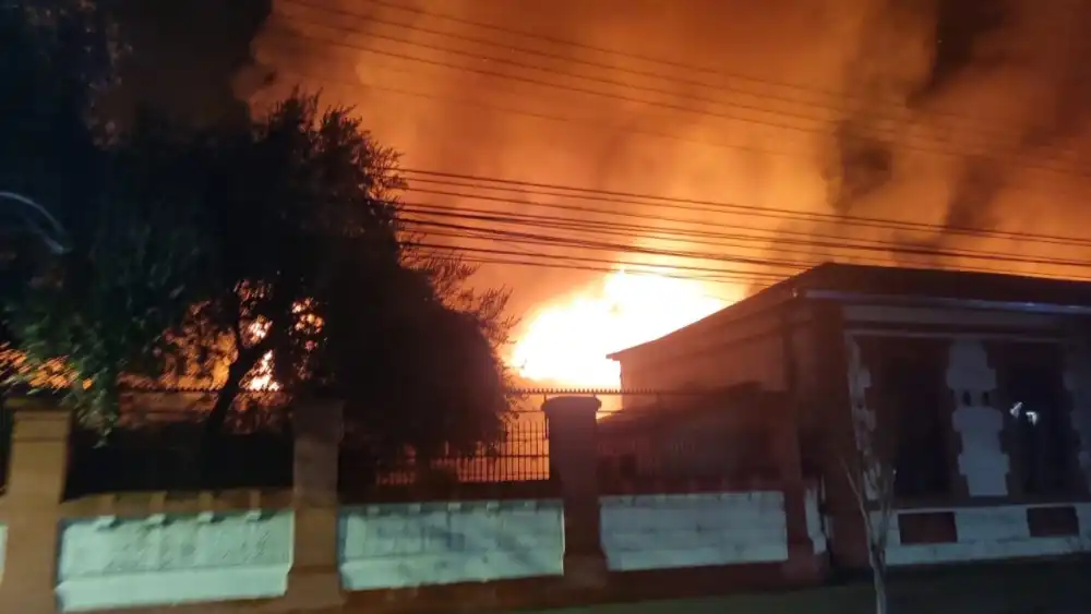 Incendio Destruye Historico Edificio De La Ex Escuela N3 De San Javier Y Provoca Millonarias Perdidas Patrimoniales