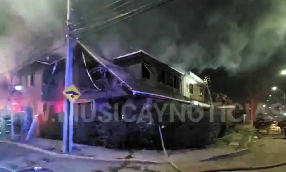 Incendio Destruyo Una Vivienda En El Sector Boldo 4 De Curico Y Movilizo A Cinco Unidades De Bomberos 1