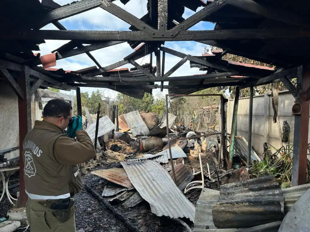 Labocar De Carabineros Investiga Origen De Incendio Que Destruyo Vivienda En Chepica
