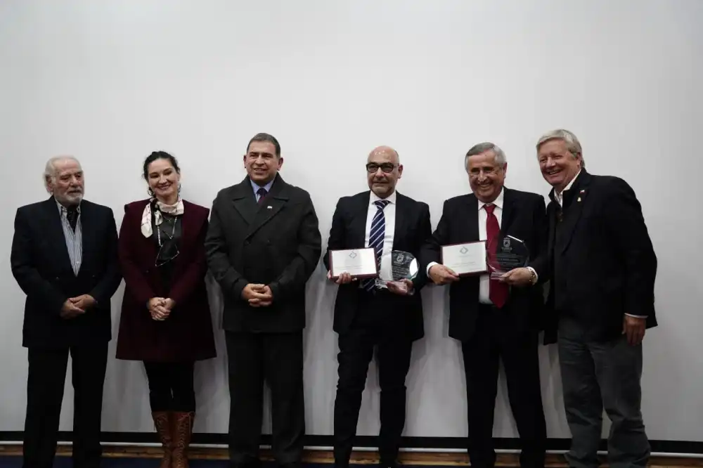 Municipalidad De Curico Reconoce El Aporte Del Comercio Local En Celebracion Del Dia Nacional Del Comercio