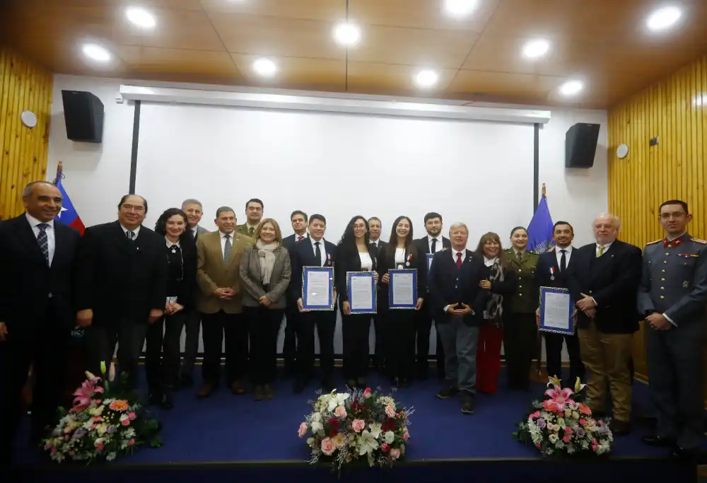 Municipio De Curico Rindio Homenaje A La Pdi En Su Aniversario Numero 93 Y Distinguio A Cinco Funcionarios Destacados