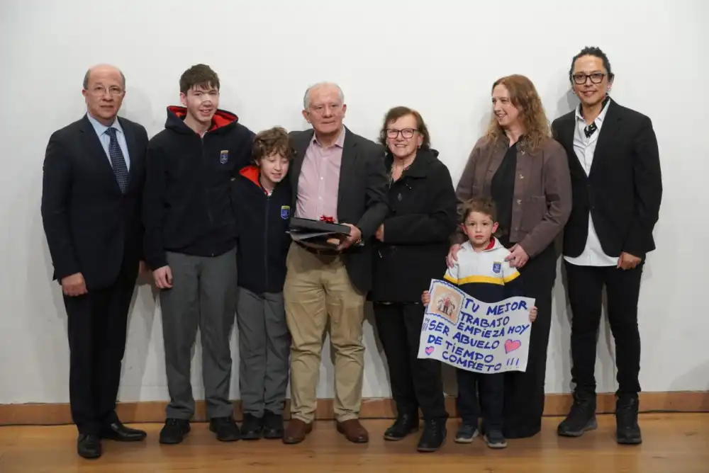 Municipio De Molina Reconocio A Docentes Y Asistentes De La Educacion Que Se Acogieron A Retiro