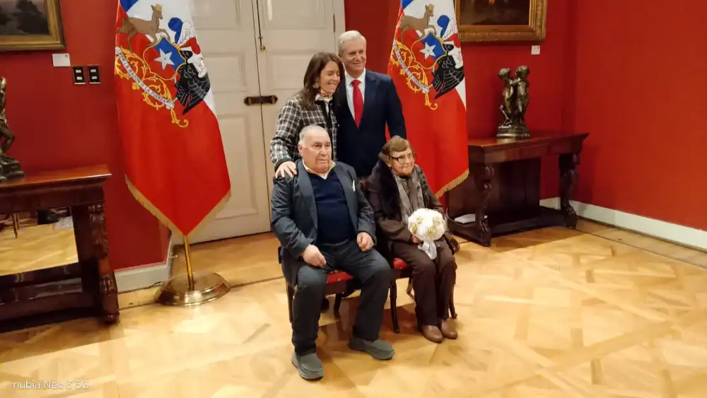 Presidente De La Republica Y Primera Dama Reciben En La Moneda A Matrimonio De Nancagua Que Celebro 70 Anos De Union