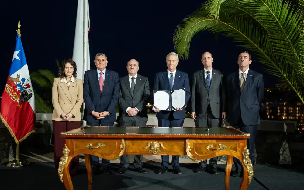 Presidente Kast Firmo Proyectos Sobre Seguridad Endeudamiento Fiscal Y Retorno Voluntario De Migrantes Tras La Cuenta Publica