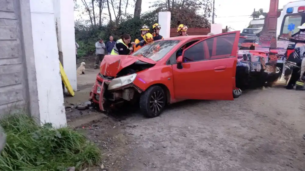 Vehiculo Impacta Contra Una Vivienda Tras Perder El Control En La Ruta J 55 De Romeral
