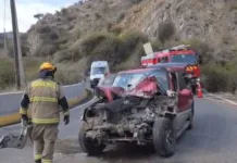 Violento Choque Frontal Entre Automovil Y Camion Deja Un Lesionado En Santa Cruz