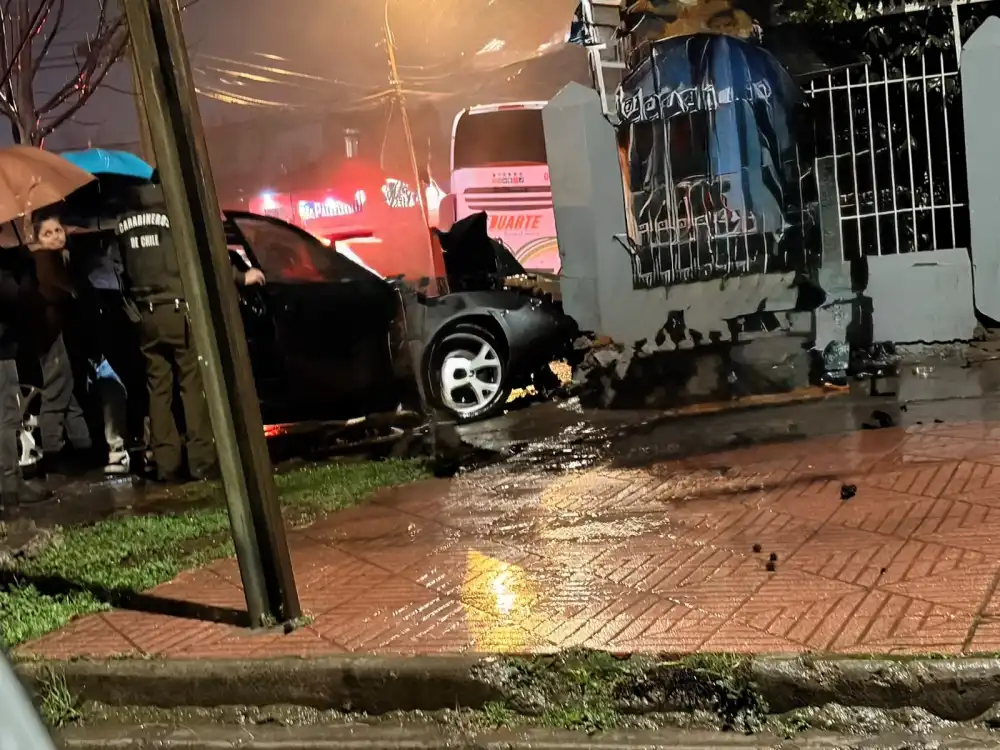 Automovil Impacta Contra Vivienda En La Poblacion 18 De Septiembre De San Fernando