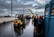 Capitán sobrevive más de dos horas en el mar tras accidente con grúa en Puerto Maguillines de Constitución Capitan Sobrevive Mas De Dos Horas En El Mar Tras Accidente Con Grua En Puerto Maguillines De Constitucion