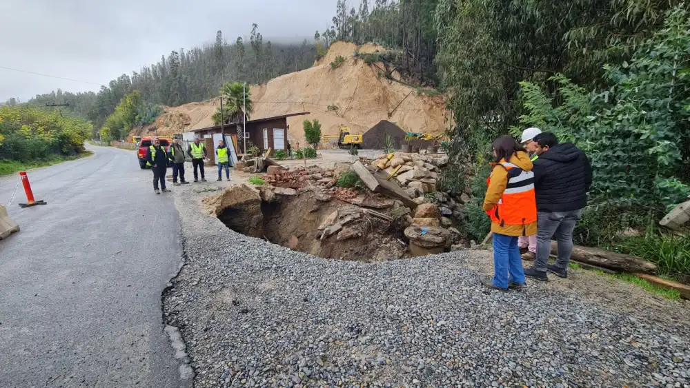 Cierran Acceso Por El Lado Norte Al Puente Cardenal Raul Silva Henriquez Por Socavon En Constitucion