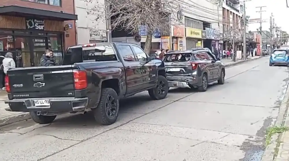 Colision Multiple Involucro A Cuatro Vehiculos En Curico Y Movilizo A Equipos De Emergencia
