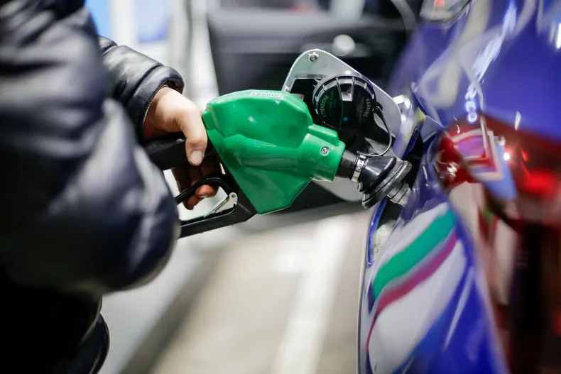 Conflicto En El Estrecho De Ormuz Anticipa Alza En El Precio De Los Combustibles En Chile