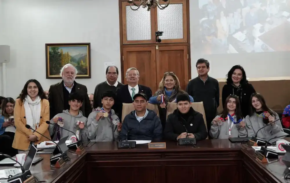 Deportistas Curicanos Reciben Subvencion Municipal Para Representar A Chile En Competencias Internacionales