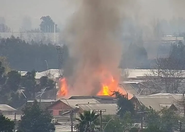 Incendio Destruye Dos Viviendas En Villa Eduardo Barrios De San Fernando