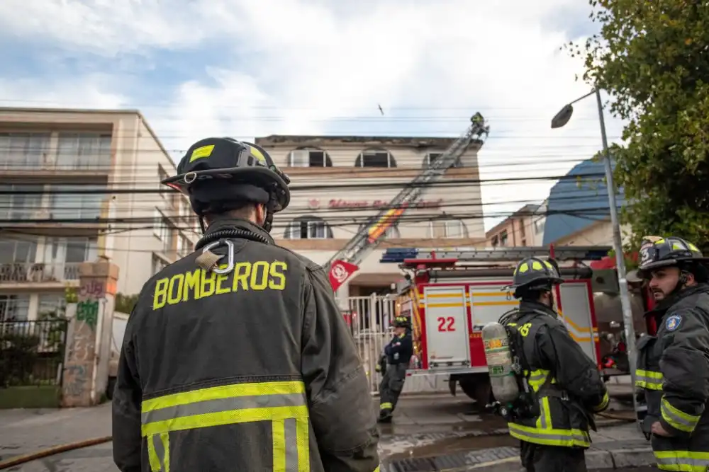 Ministerio De Vivienda Impulsara Cambios Legales Y Nuevas Inversiones Para Fortalecer La Labor De Bomberos De Chile