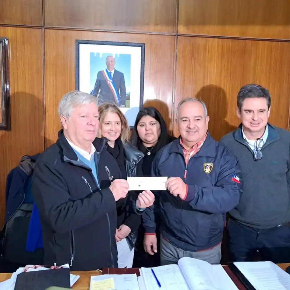 Municipalidad De Curico Entrega Subvencion De 40 Millones Al Cuerpo De Bomberos