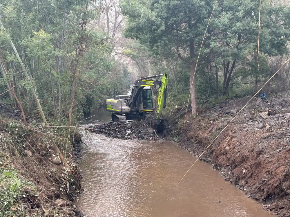 Municipio De Molina Interviene El Estero Seco De Lontue Para Prevenir Inundaciones Ante La Llegada De Sistemas Frontales