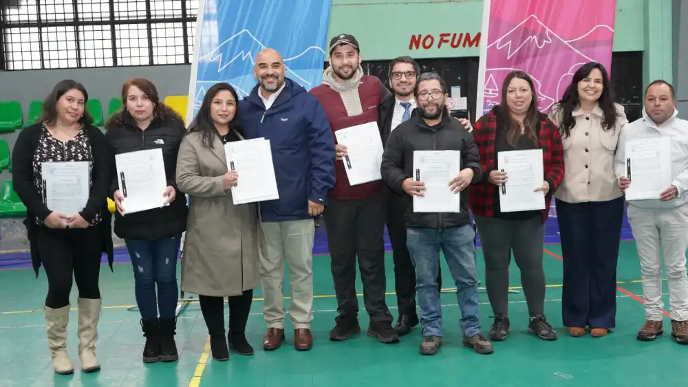 Municipio De Molina Y Serviu Entregan Titulos De Dominio A Familias De San Bonifacio I Y Ii