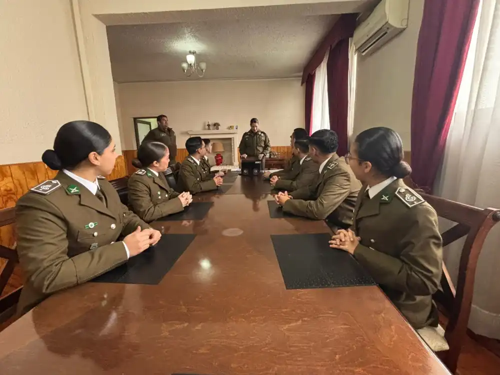 Nueve Aspirantes A Oficiales De Carabineros Inician Campana De Difusion Del Proceso De Admision En Curico