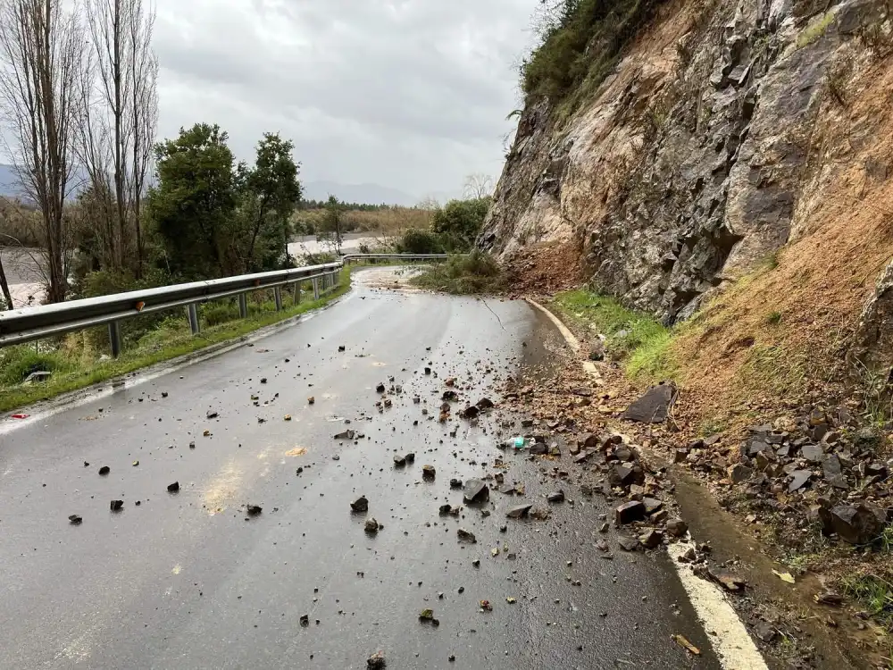 Ruta I 400 Permanece Interrumpida Autoridades Inspeccionan Socavon En Lo Moscoso Y Anuncian Acciones Para Su Solucion