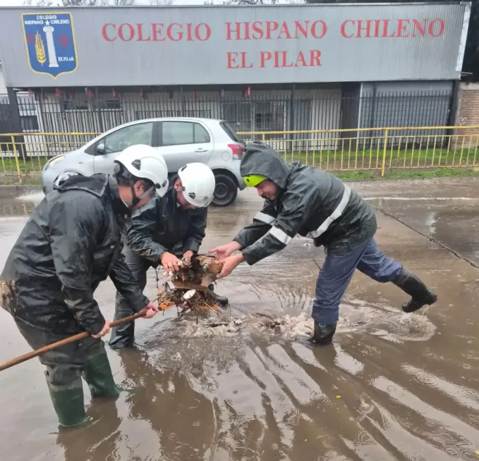 Sistema Frontal Provoca Caida De Arboles Cortes De Energia Y Anegamientos En Curico