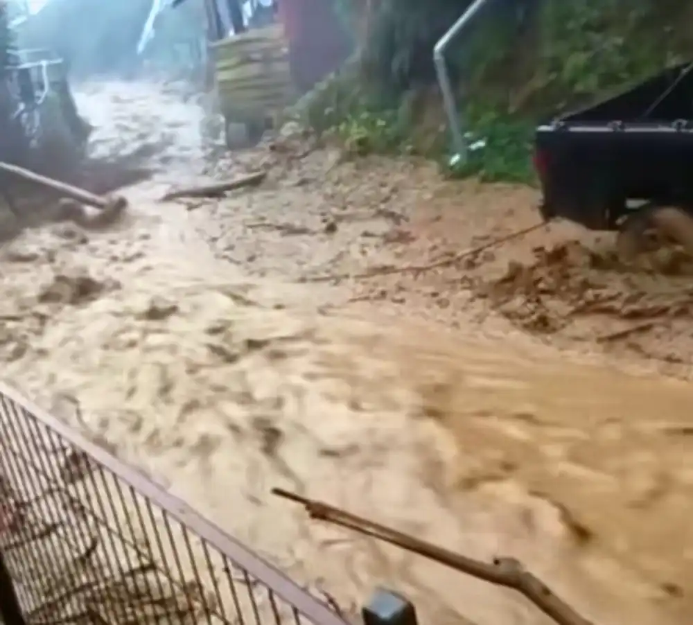 Temporal Provoca Inundaciones Deslizamientos Y Aislamiento En El Sur De Chile
