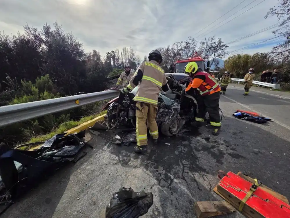 Una Persona Fallece Tras Violenta Colision Entre Automovil Y Camion En San Vicente De Tagua Tagua