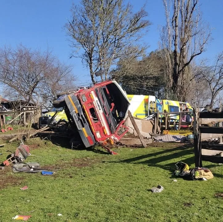Voluntario De Bomberos Fallece Tras Volcamiento De Carro Bomba Cuando Acudia A Una Emergencia
