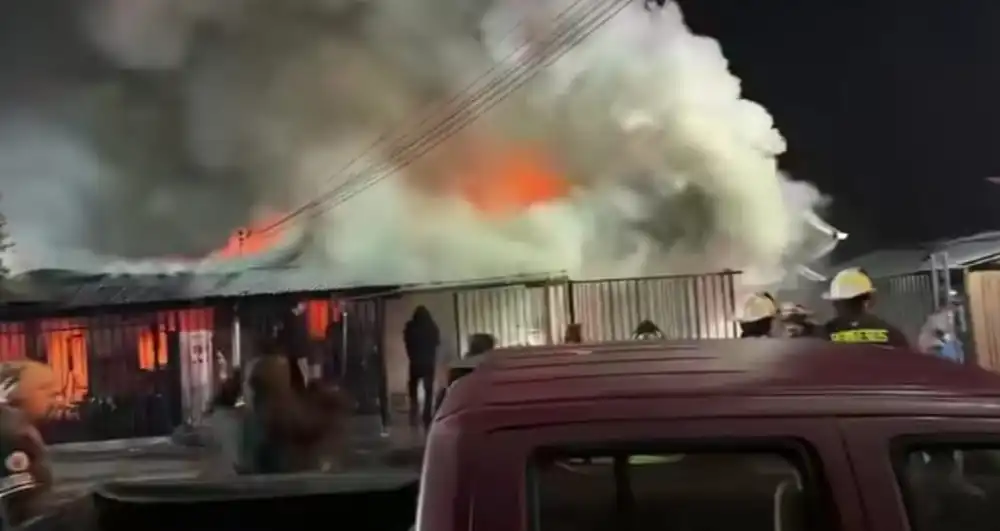 Voraz Incendio Destruye Dos Viviendas En Lo Miranda Y Deja A Familias Damnificadas