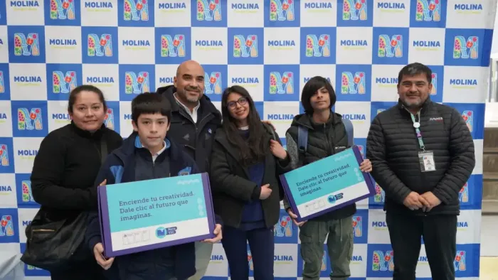 388 Estudiantes De Molina Recibieron Computadores A Traves De Las Becas Tic De Junaeb 1 388 Estudiantes De Molina Recibieron Computadores A Traves De Las Becas Tic De Junaeb 1
