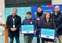 Estudiantes De Vichuquen Reciben Computadores A Traves De La Beca Tic De Junaeb