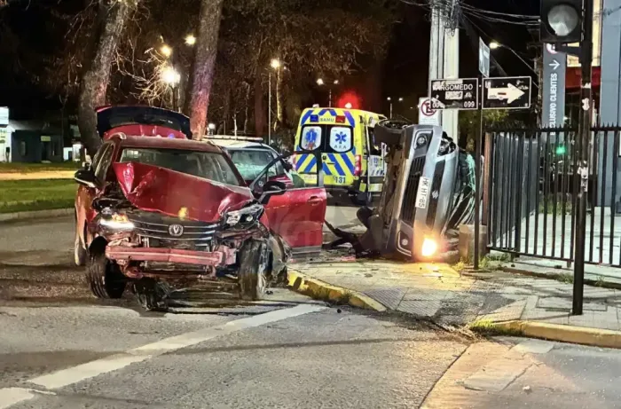 Violenta Colision En La Alameda De Curico Deja Dos Lesionados Y Un Conductor Detenido 1
