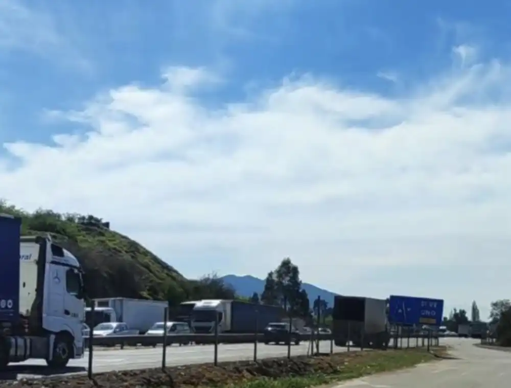 Accidente En La Ruta 5 Sur Deja Dos Personas Lesionadas Y Genera Congestion En Pelequen