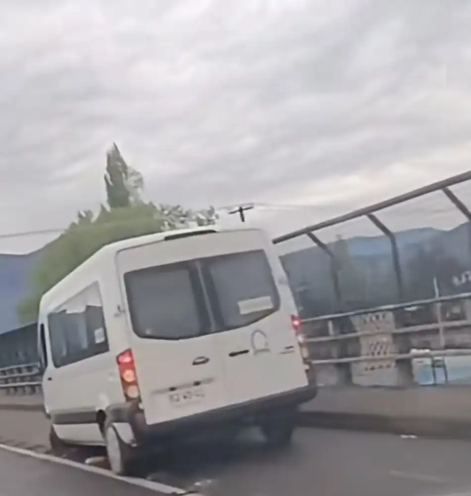 Accidente Entre Furgon Escolar Y Vehiculo Particular Deja Tres Menores Lesionados En Chimbarongo