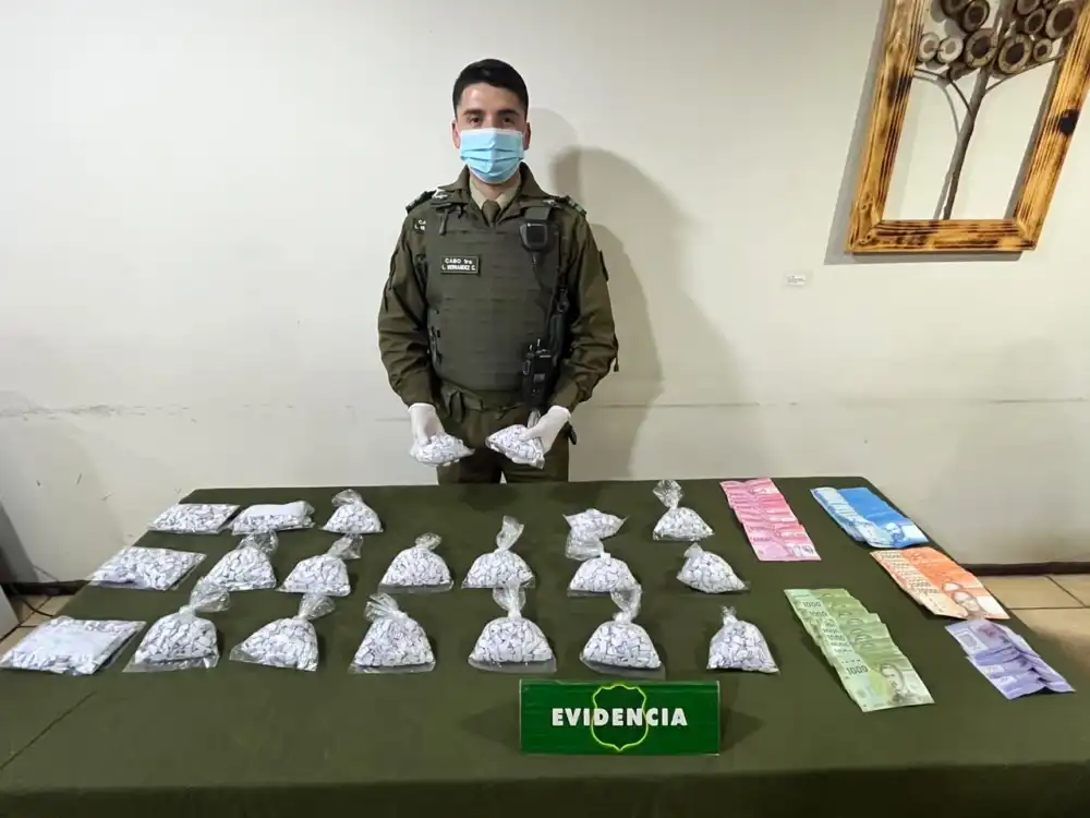 Carabineros Detiene A Conductor En Rauco Tras Encontrar Miles De Envoltorios De Droga Durante Fiscalizacion Vehicular