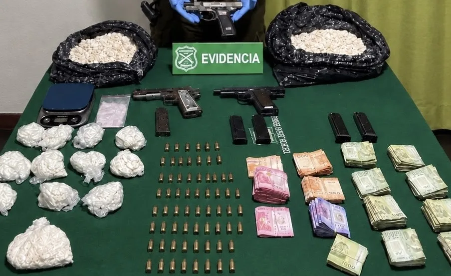 Carabineros Detiene A Sujeto Por Porte De Armas De Fuego Municion Y Trafico De Drogas En Curico