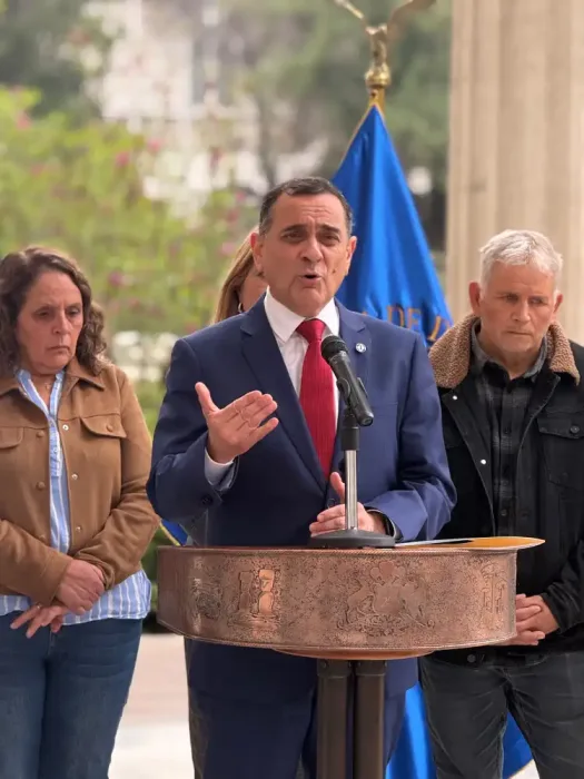 Diputado Javier Munoz Presenta Ley Mariana Para Declarar Imprescriptibles Homicidio Femicidio Y Parricidio 1