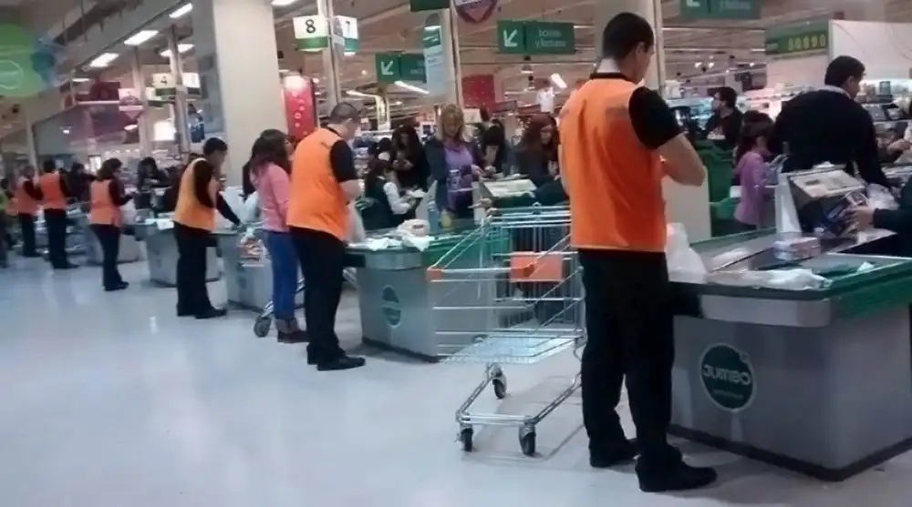 Diputados Proponen El Regreso De Los Empaquetadores A Supermercados Como Alternativa Laboral Para Estudiantes