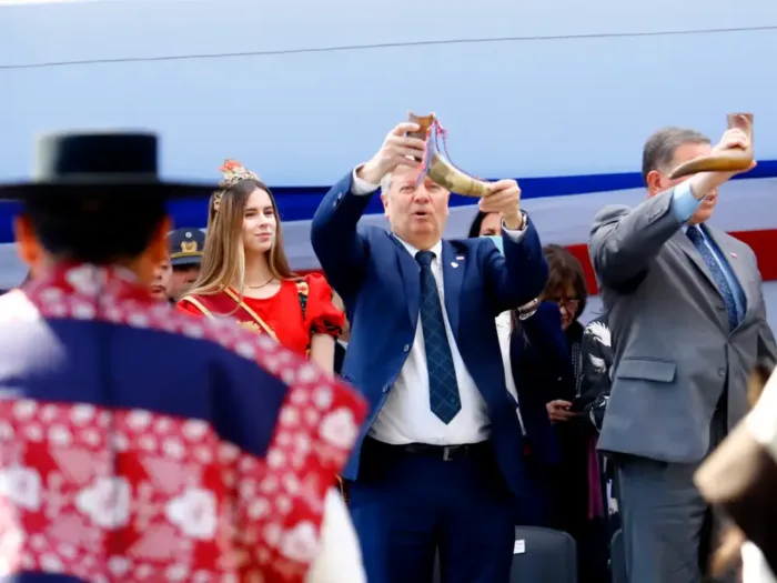Ejercito Armada Y Organizaciones Locales Protagonizaron Desfile De Fiestas Patrias En Curico 1 Ejercito Armada Y Organizaciones Locales Protagonizaron Desfile De Fiestas Patrias En Curico 1